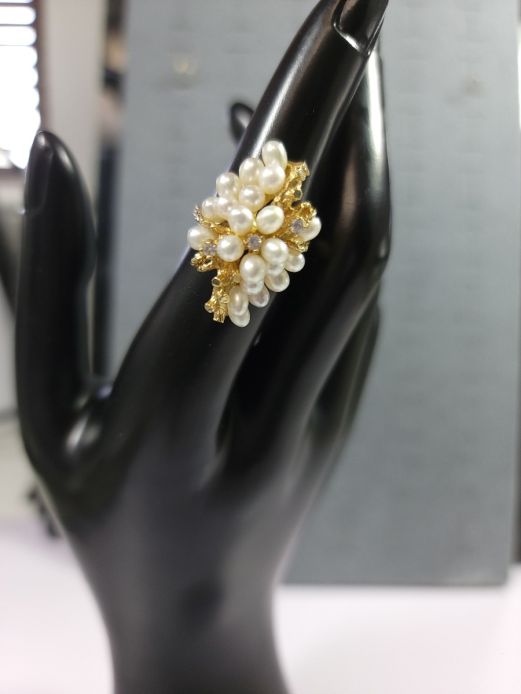 14K Yellow Gold Ring with Diamonds and Pearls 8.64 grams Size 6
