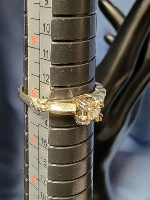 Solitaire Diamond Geometric 14k White gold Gold Ring Size 6, 1.65 grams