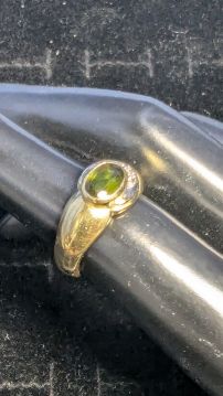 18K Yellow Gold Ring Size 6 Peridot and Natural Diamonds, 5.5 Grams