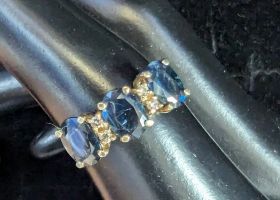 14K Yellow Gold 3 Stone Sapphire and Diamond Ring Size 7, 3 grams